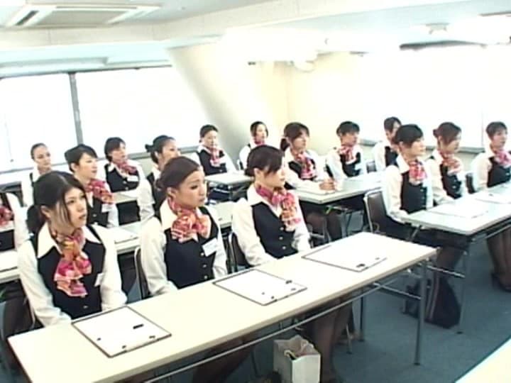 新人スチュワーデス16人！フライト研修