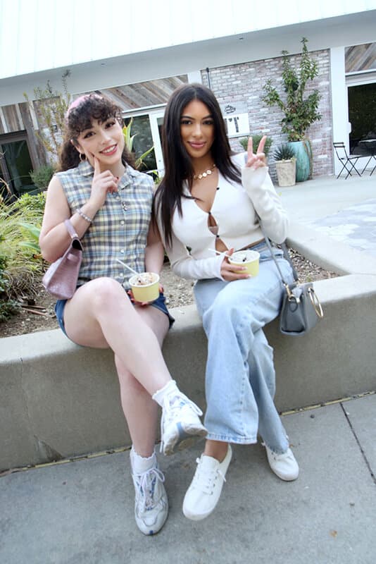 ロスでナンパしたセックスポテンシャル高めの大学生2人組を勝手にAVデビュー！！ピクシ―（23）＆レイナ（21）