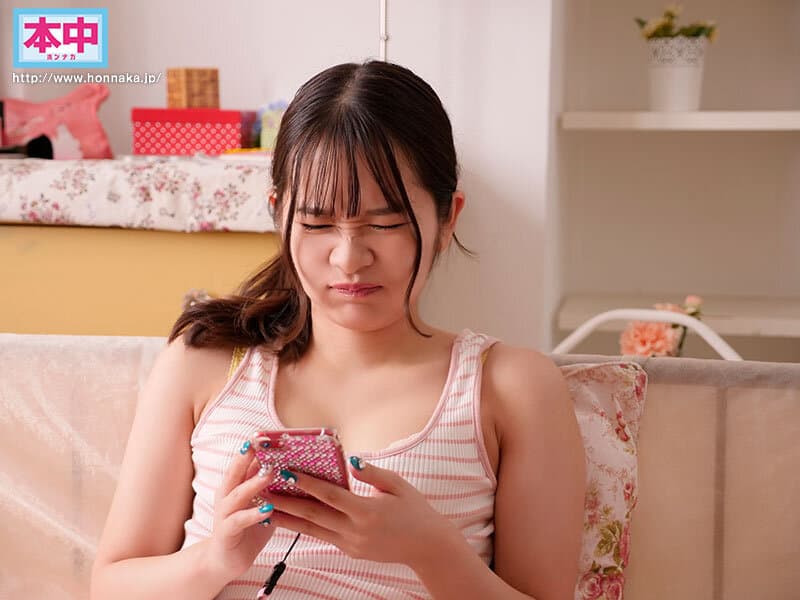 出会い系でスグにお金出してくれる人が臭くて脂ギッシュで大嫌いなオヤジしかおらず、仕方なく会ったら オジクンニがドストライク！濃厚キスとねっちょりクンニでイカされたくて、何度も会いに行ってしまい、中出しセックスを受け入れる頂き系女子大生りかちゃん… 佐野りか