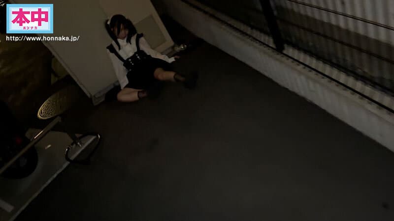 BITCH MELTDOWN 早朝、路上で寝る女の子たち 新●区歌●伎町ホスト帰りみに娘編