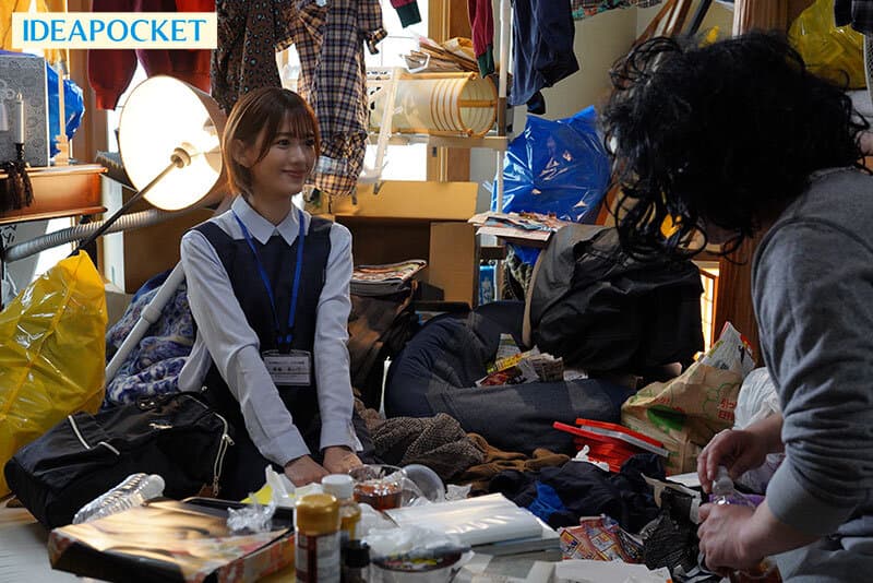 引きこもり訪問支援 圧倒的母性で汚チン〇ンを性サポート ゴミ屋敷の見るに堪えない大量シコティッシュに見かねて性処理してくれる優しい介護士さん！ 希島あいり