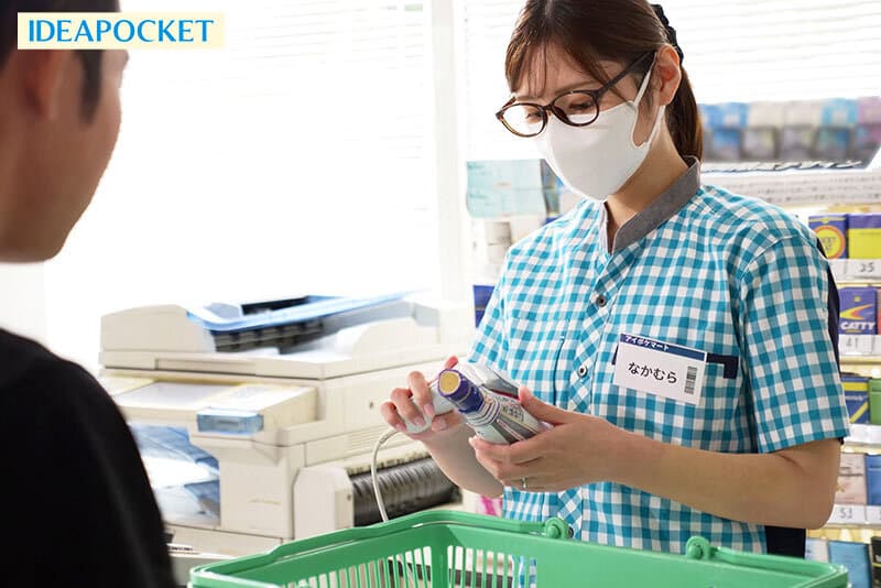 コンビニの年下バイトから女として求愛され 不倫にハマってしまった愛に飢える元タレント人妻 仲村みう