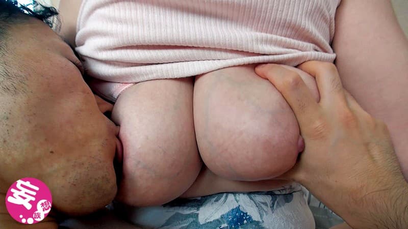 熟女の母性溢れる授乳手コキ