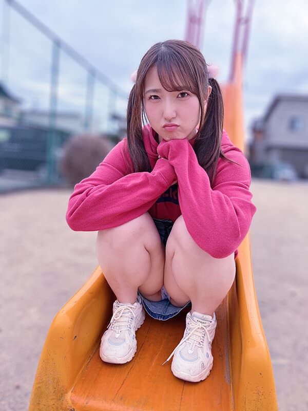 おじさんといっしょ。ママと喧嘩した家出○女のやわらかい隙間にぶち込んだオヤジ棒で覚醒した激潮噴射 山口由愛