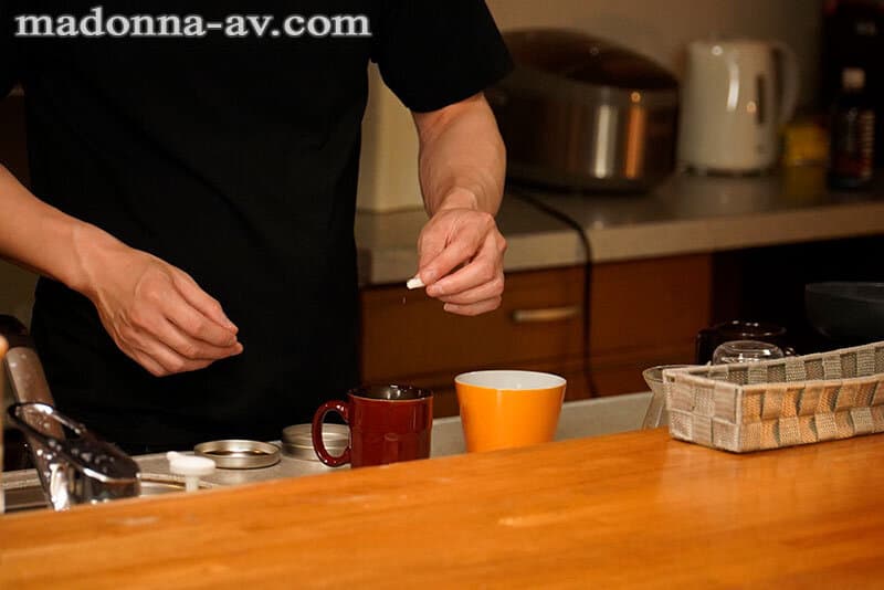 デカチンの悪友に媚薬を盛られ、痙攣・悶絶・大絶頂を繰り返す―。≪ケダモノ≫と化した最愛の母。 大島優香