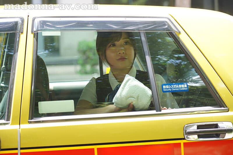 働く女は美しいー。都内在住 二児の母。 タクシードライバーの人妻 綾瀬凪 36歳 AVデビュー！！