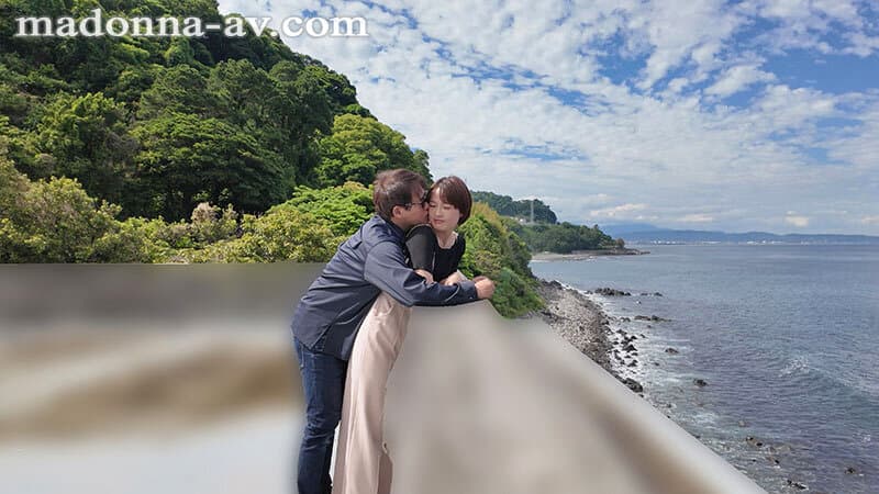 デビュー10周年記念、二度とないこの瞬間を全力で‘イキ’る―。 肉欲にまみれた『藍』色の海 向井藍を丸裸にする1泊2日のハメまくり中出し旅行