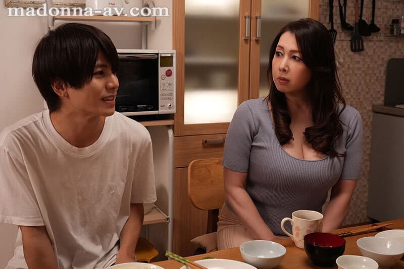 春休みの数日間、友人と最愛の母親を交換する事になりましたー。 風間ゆみ