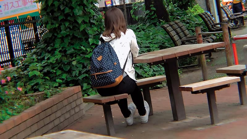 悲しみのホームレス女子の微笑み めぐみ