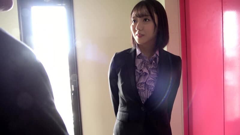 【4K】競泳水着NTR 美脚でスタイル抜群な美女のハイレグ姿にフル勃起 結婚しているにも関わらず濃厚SEXで何度もイカされちゃいました 梓まりの