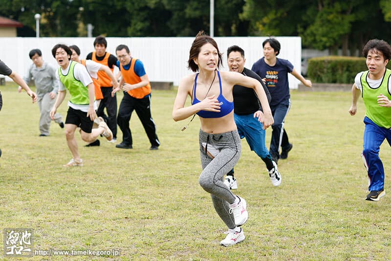 3泊4日の合宿に引率した人妻は、気が狂うほどレ×プされ続けるー。 【走って捕まって犯●れて、走って捕まって犯●れる。】 夢実かなえ
