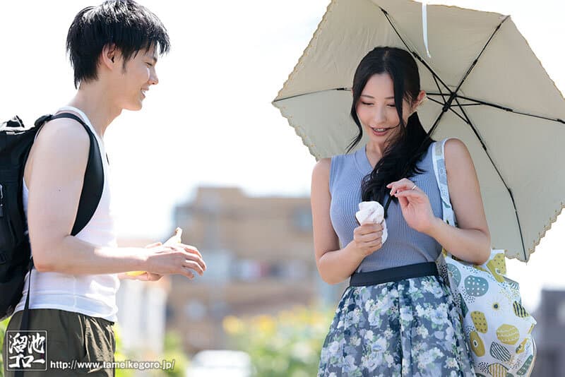 市民プールで息子が友達と遊んでいる8時間、私は息子が通う水泳教室のコーチと不倫SEXに溺れて…。 北野未奈