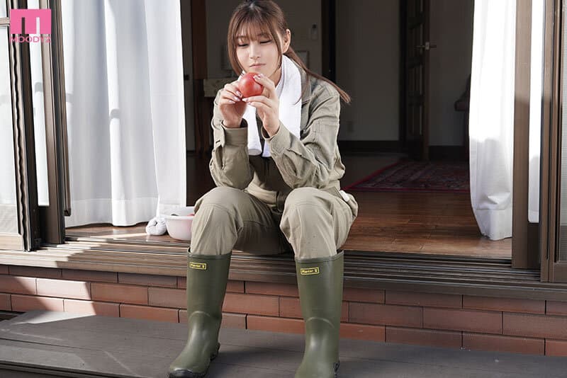 少子化が進みすぎて廃村寸前…！？実は脱いだら凄い美巨乳Gカップで村中の男を誘惑！排卵日は村中マラ喰い中出し求める農家の娘 佐山由依