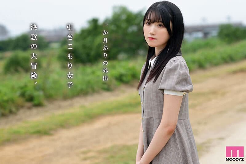 カラダ、私、発育途中。スク水を着てた時から変わってないAカップ 家から出なさ過ぎて純白美肌の引きこもり女子AVデビュー！ 白咲璃音