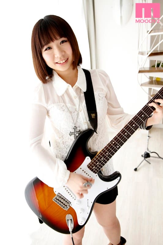 ロックミュージシャン目指して上京してきた18歳 処女喪失 柳原志穂