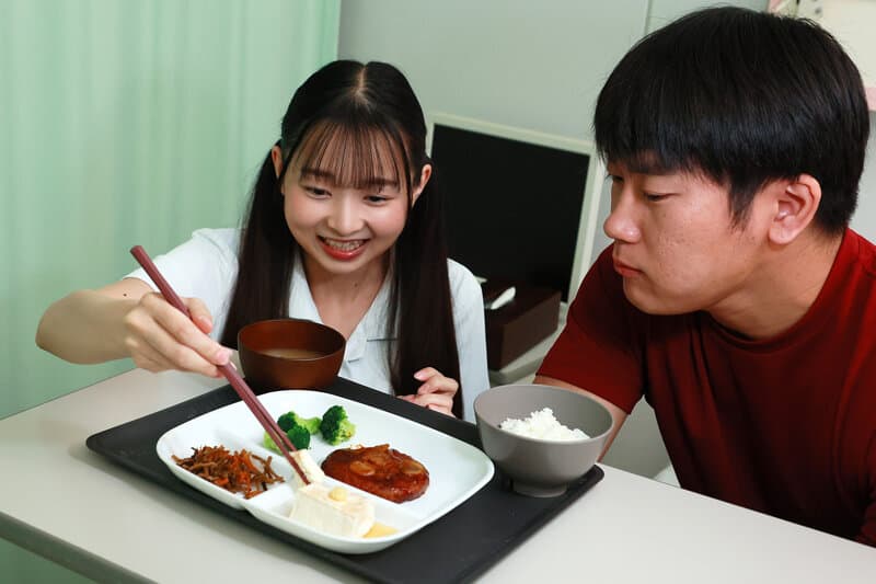 ドジっ娘だけど絶対的エロカワなので患者をムラムラさせちゃう新人ナース 望月つぼみ