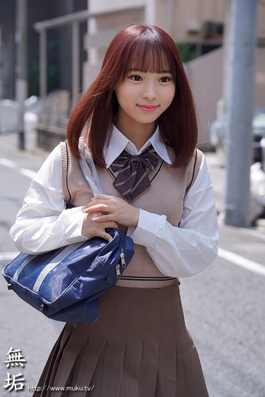 その身体は全部僕のいいなり。 絶対服従カメラ ～明るく可愛い陽キャの渡来さん～ 渡来ふう