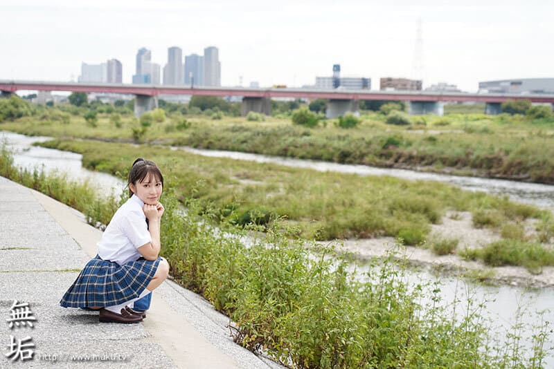 純粋無垢。 無垢史上最高レベル。10年に1人の逸材美少女AVデビュー 咲月ひな