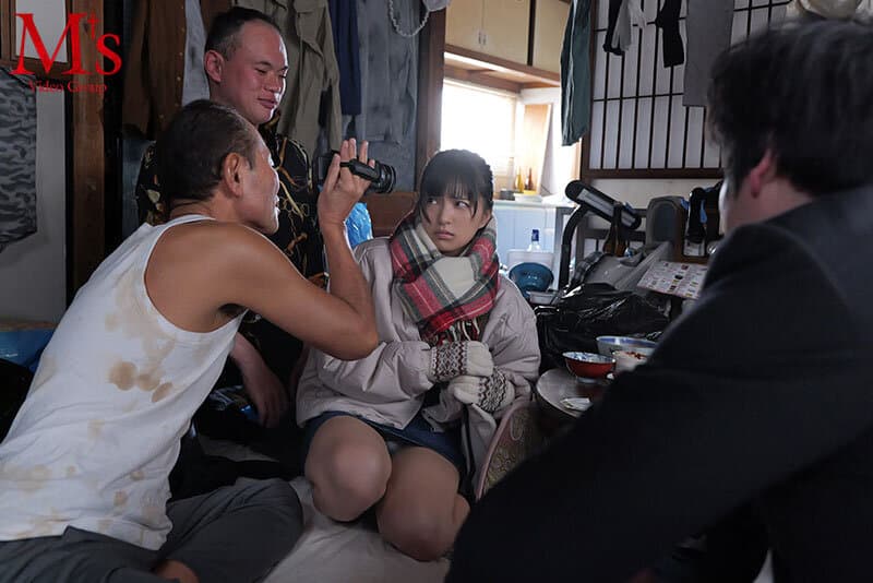 白濁ゴミ屋敷 クズ親のせいでキモ過ぎるクソおやじ達に犯●れ輪●され中出しされてズタボロになった私のカラダとマ〇コと人生。 根尾あかり