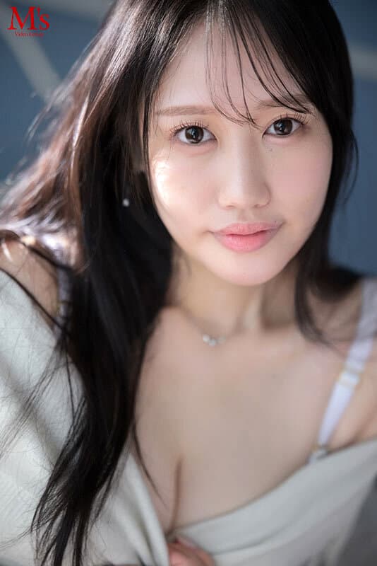 今まで食べたパンの枚数、覚えてますか？伝説のヤリマンAVデビュー 円華みつき