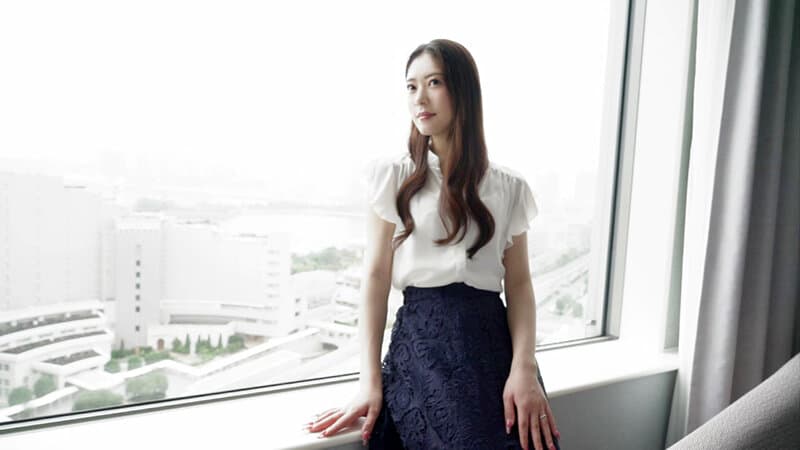 人妻の花びらめくり 涼菜波美