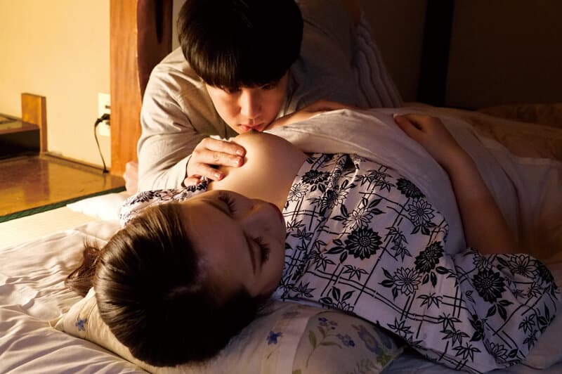 四十路の巨乳母 溢れる性欲！男根に悶える淫靡な身体 6人4時間