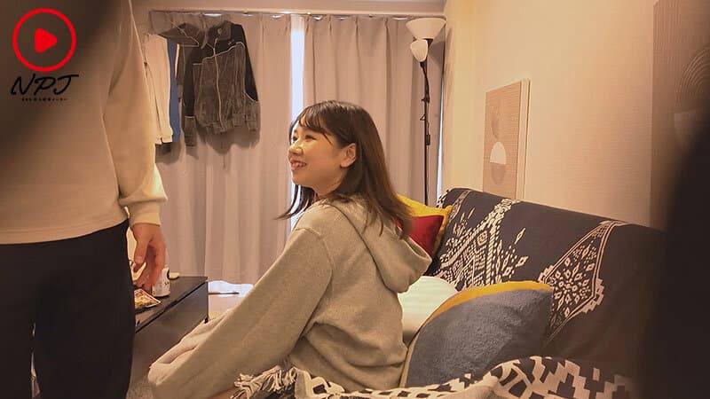 〇ー〇ーイーツは自由勤務だから「ナンパしていいんじゃない？」 巨乳配達員をその場でナンパし家に連れ込み盗撮 口説いてハメてそのまま勝手にAV発売。