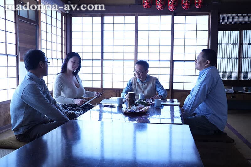 町内会の乳オナホにされた人妻 ～Nカップを躾ける中年オヤジの輪●集会～ 城ヶ崎百瀬