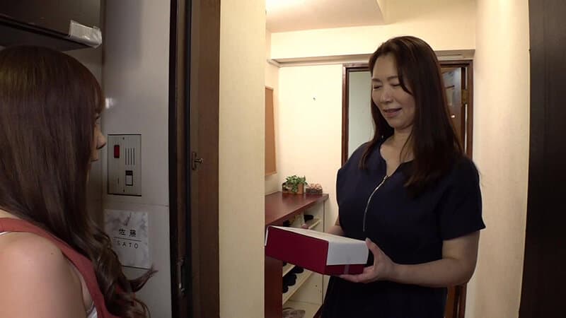 隣の新婚夫婦から夫も妻も寝取るパラサイトおばさん