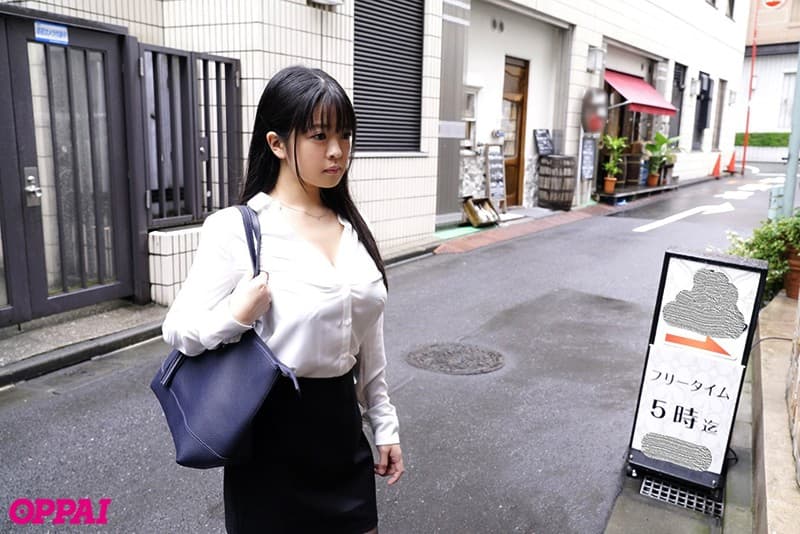 息子の担任教師と不貞なセフレ関係。都合のいい巨乳タダマンと生でハメまくり何度も中出し発射 舞奈みく