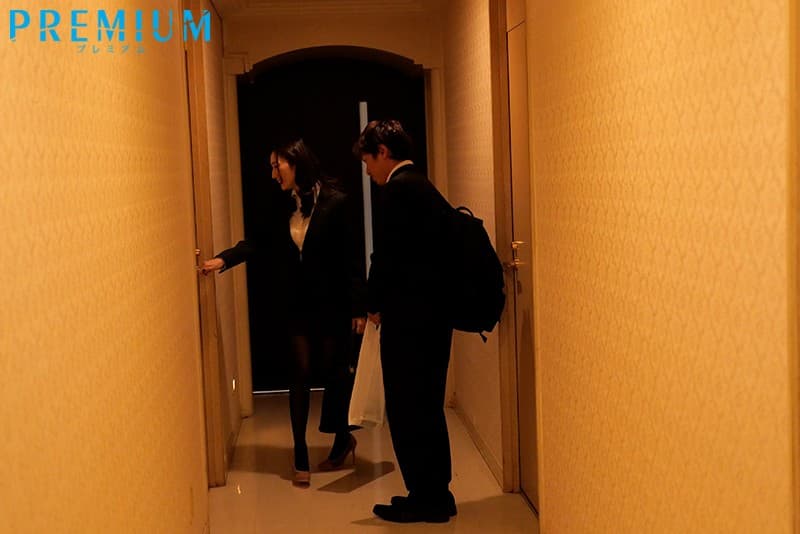 終電を逃して爆乳先輩とラブホに宿泊。体の相性が良すぎたボクたちは朝まで何度も中出しセックスをした…。 JULIA