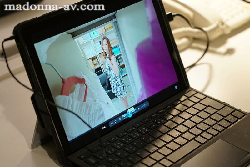 「本当に、私の下着を見て興奮するの…？」 盗撮映像で発情する部下の変態チ〇ポに女の悦びを隠し切れないおばさん上司は叱るどころか射精管理で躾けてしまった…。 松本翔子