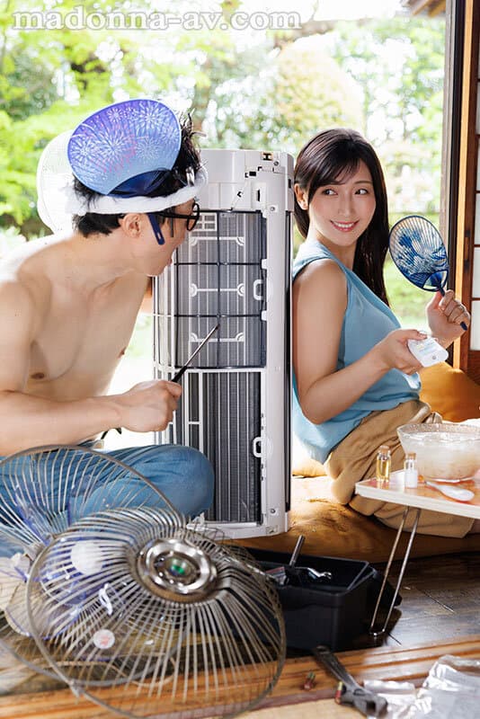 久しぶりにエアコンが壊れて温度制御が不能となり猛烈な寒暖差によって理性を失った僕は再び絶倫勃起モンスターになった―。その先を語るなら義母は送風から媚薬アロマを吸い込んでガンギマリ女になった。 吉永塔子