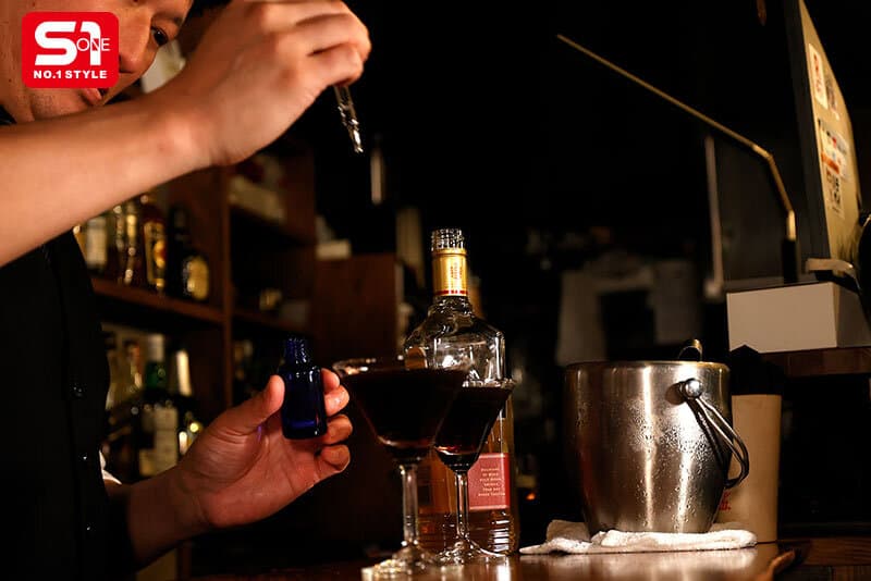 谷間モリモリ合コン女子が眠剤を盛られ、パンパンお乳ボディを一晩中犯●れ続けた睡姦レ●プ 小日向みゆう