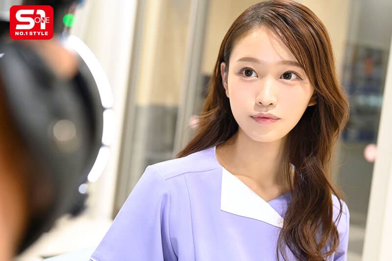 強靭な射精依存の暴走チ●ポ達を手厚く受け入れ身体を張った全力健診サポートでトロけるような快感射精へ誘う現役看護師 桜みお