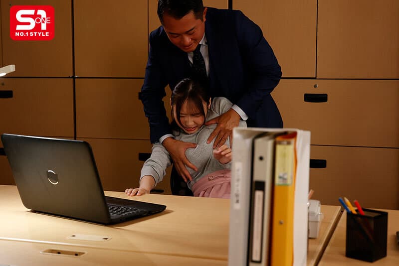 中小企業に入社したプリプリデカ乳OLが ボロッボロになるまで全オトコ社員に数珠つなぎレ●プ 小日向みゆう