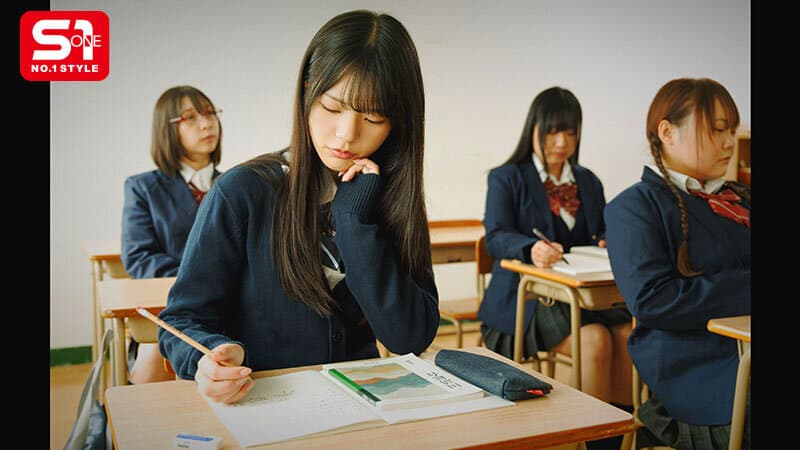 憧れだった担任教師に盗撮されても黙認しているわたし。自己肯定感の低いひとりぼっちJ●はド変態教師すら愛してくれる 浅野こころ