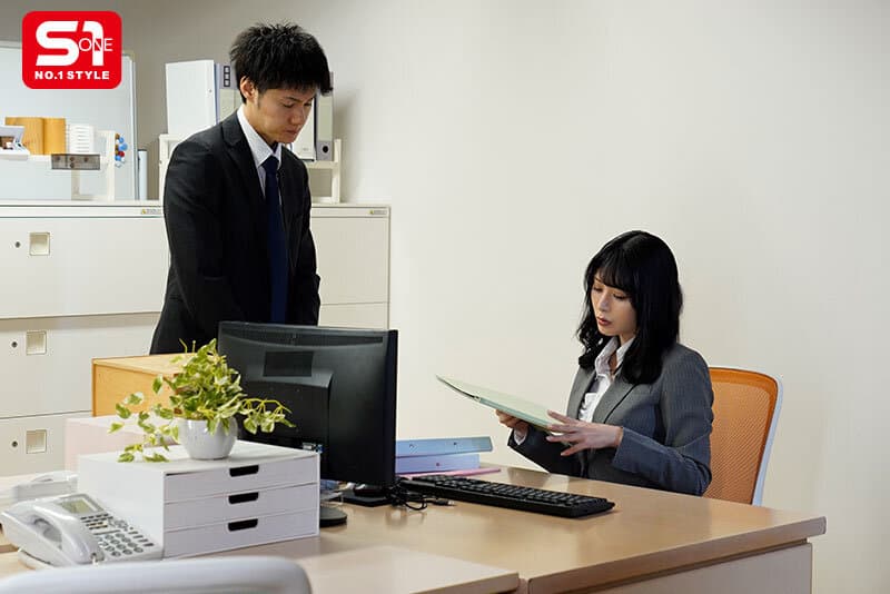 美人上司と愛妻家の僕、同じ部屋でベッドはひとつ。朝まで搾り尽くされた出張先NTR相部屋 金松季歩