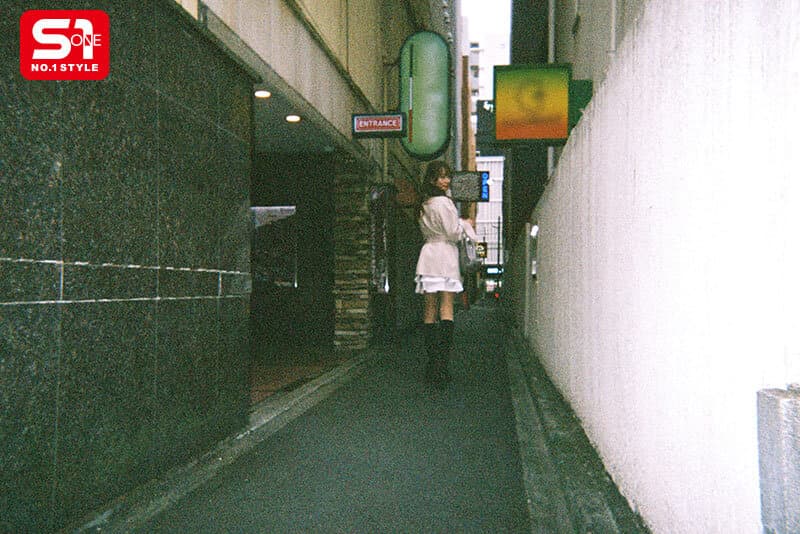 金と時間と性欲がある若妻アリスさん（23歳）のラブホ4軒はしご不倫 花アリス