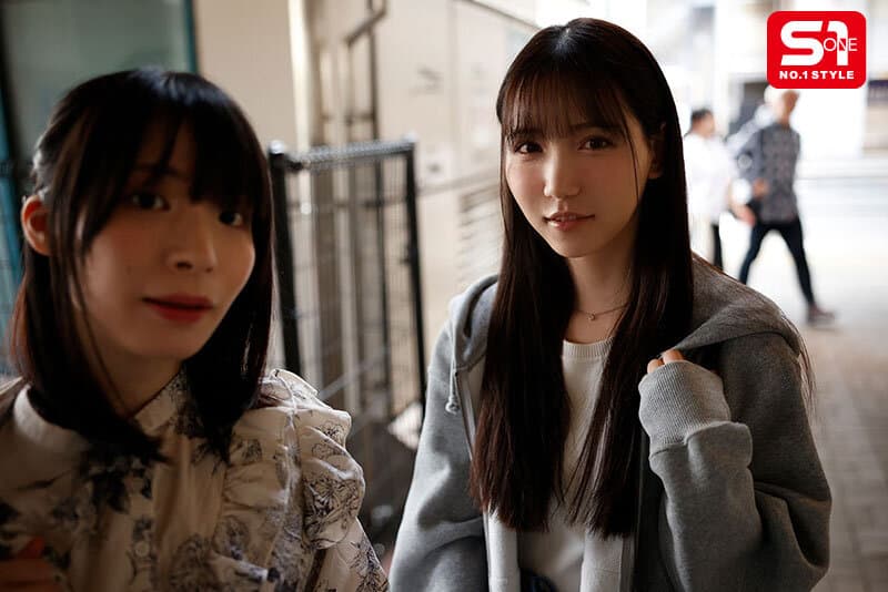 近い！近い！！近い！！！超至近距離で100％キスできる雰囲気を出してくる彼女のあざと妹 三田真鈴