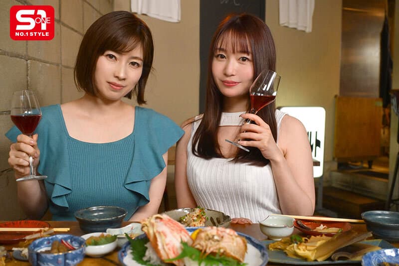 S1専属12年AV女優2人が飲んで語って生々しいプライベート感で完熟おま●こに交互に挿れまくる！研ぎ澄まされた熟練テク！スーパーコンビネーション逆3Pハメ撮り 夢乃あいか 奥田咲