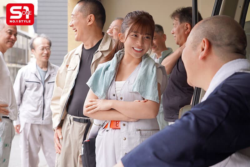 オッサンばっかりの職場の社員旅行に娘ほど歳の離れた隙だらけ新卒社員が唯一の女性で参加！ このあと風呂を覗かれ媚薬を盛られ全社員にチ●ポ挿れられちゃいます。 川越にこ