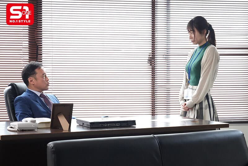 下着メーカーに今も残る下劣ハラスメント… 仕事の出来ない女子社員（25）は、ランジェリー着用しか許されない。 篠真有