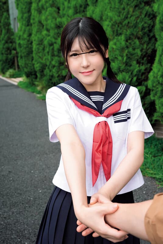 おじさん、私とエッチしませんか？出会ってすぐのキス好きセーラー服美少女即ハメ中出し性交