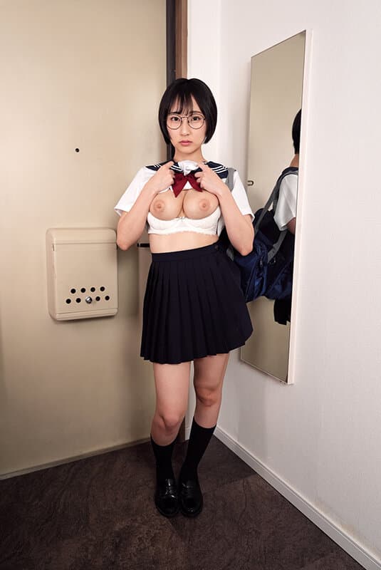 メガネを掛けた無垢な子に変態わいせつ行為をしたら…興味津々で欲しがり顔…初体験の生チ●コの感触に「本物は初めてです。」と懐き、トロけた顔で崩壊絶頂する地味カワで巨乳のパイパン●学生るか 糸井瑠花