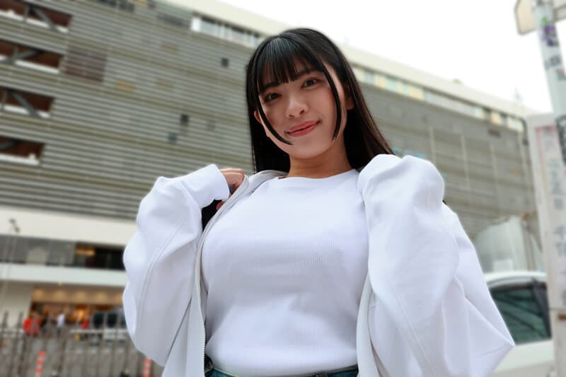 天然爆乳田舎娘のノーブラ東京観光～杏奈ちゃん（Gカップ・97cm） 花柳杏奈