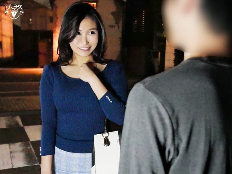 バイト先で働く美しい人妻を家に連れ込み中出しセックス 赤城憂紀