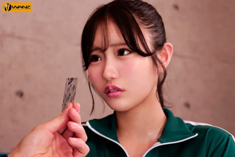 コンドームが破れてまさかの生ハメ！超加速するピストンで何度も中出し！ 鈴の家りん